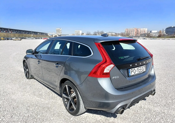 Volvo V60 cena 60800 przebieg: 142000, rok produkcji 2017 z Gdańsk małe 211
